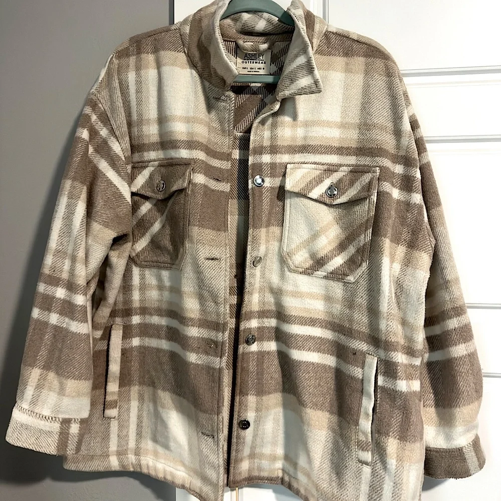 Shacket - Picture 1 of 2